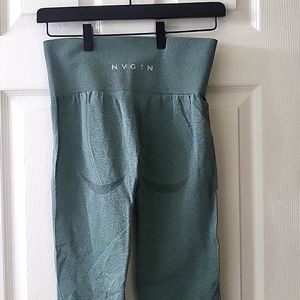 Size M Mossy Green NVGTN leggings